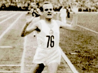 Illustration for article titled Vajon Usain Bolt hol futhatna napjainkban Budapesten 100 vagy 200 métert? HOL? SEHOL! Frissítve: Az olimpiai pályázat víziójával!